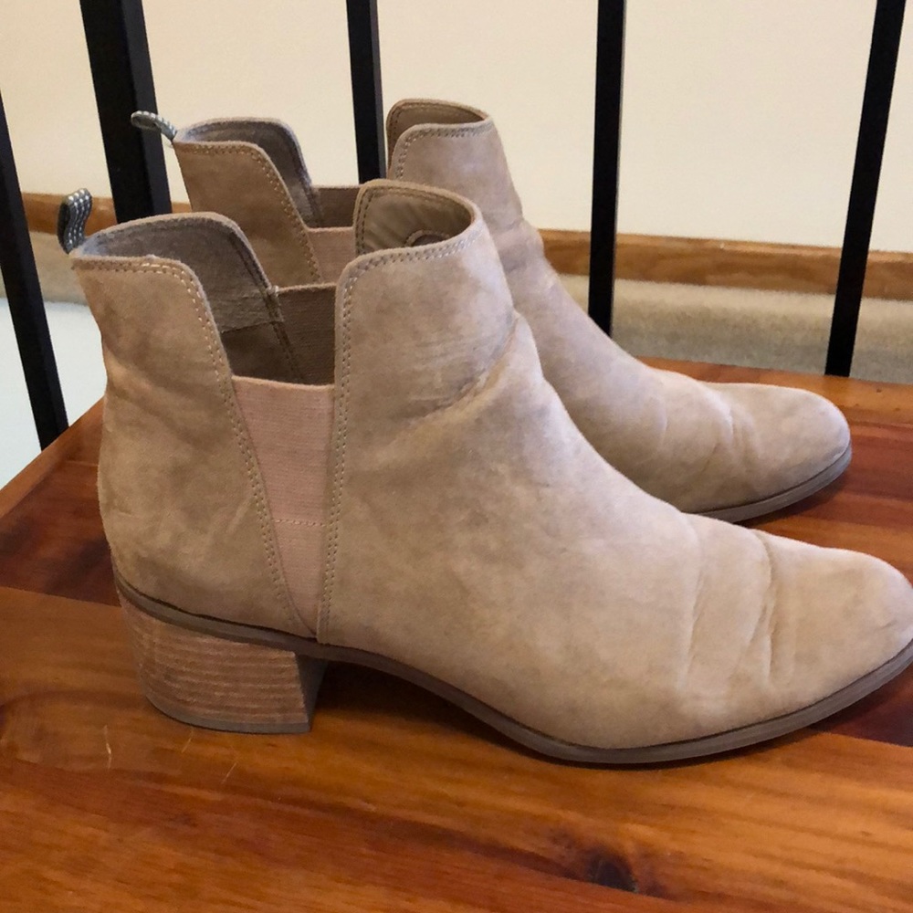Dr. Scholl’s tan bootie with block heel